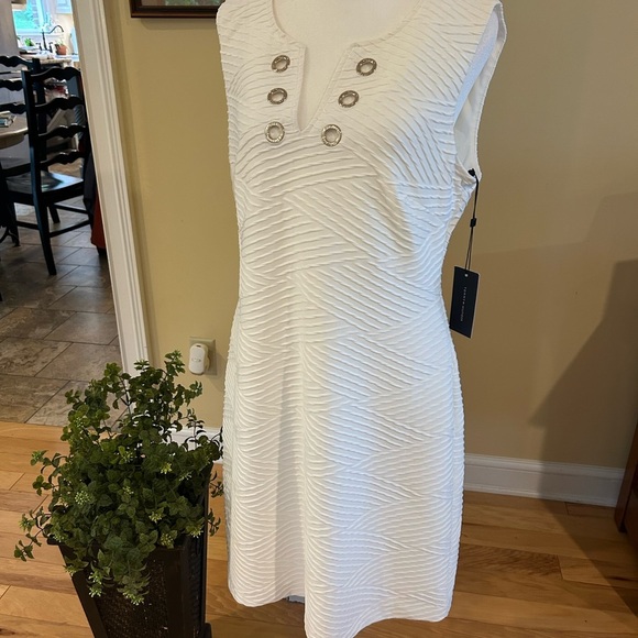 Tommy Hilfiger Dresses & Skirts - NWT Tommy Hilfiger Women’s Cream Sleeveless Lined Dress